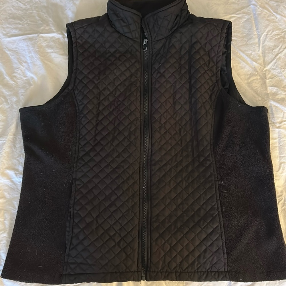 IZOD women’s quilt/fleece vest